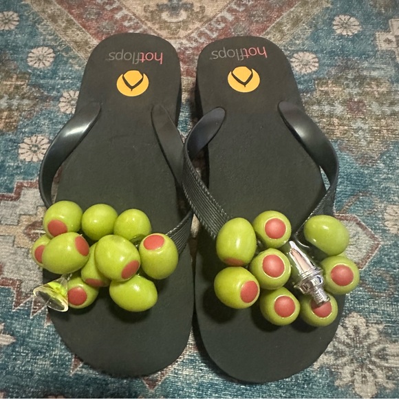 New y2k Hot Flops Black and green flip flops with olives  size 8-9 - Picture 4 of 9